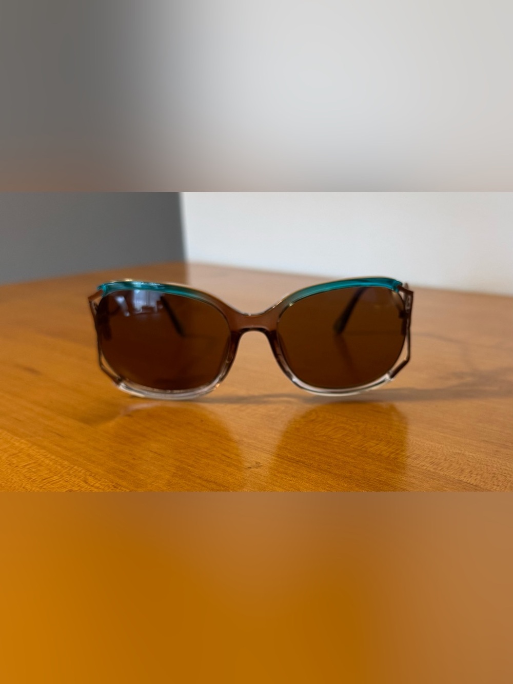 Foster Grant Butterfly Sunglasses Brown Gradient Lens Teal Accent Oversized